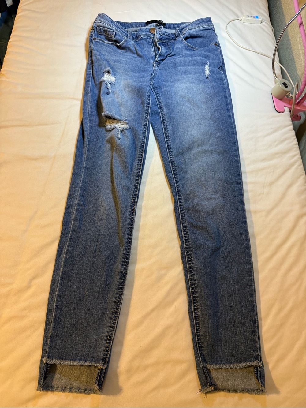 1822 Denim Distressed Ankle Skinny Jeans in Blue